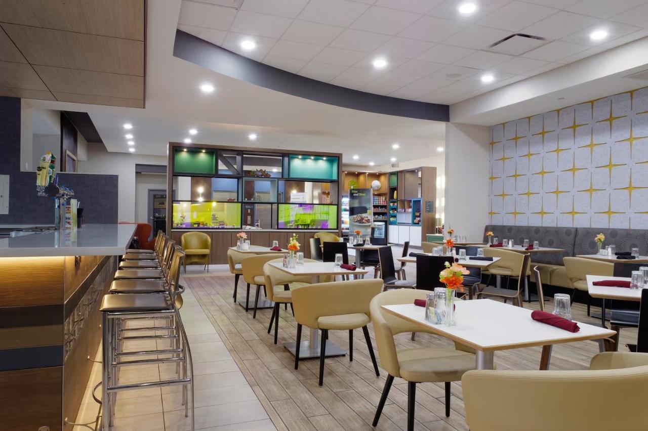 Holiday Inn & Suites Phoenix Airport By Ihg Exterior photo