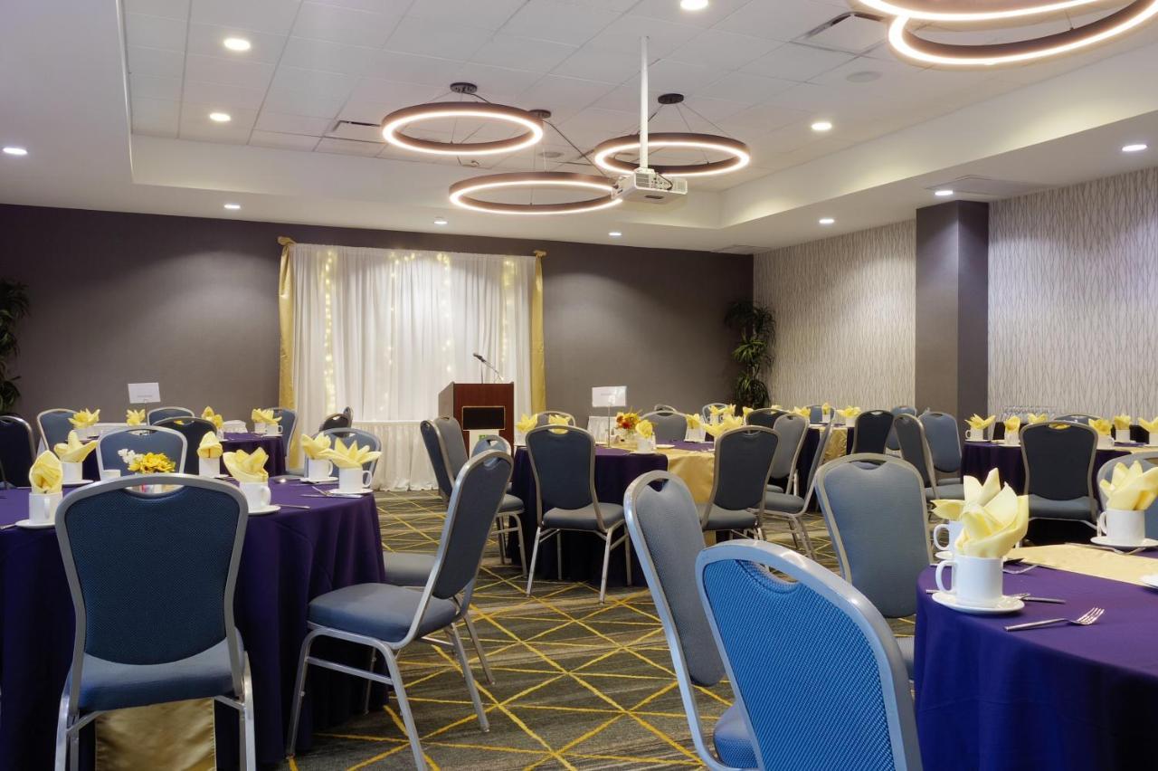 Holiday Inn & Suites Phoenix Airport By Ihg Exterior photo