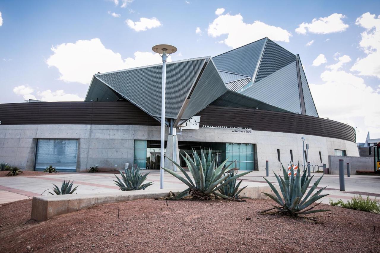 Holiday Inn & Suites Phoenix Airport By Ihg Exterior photo