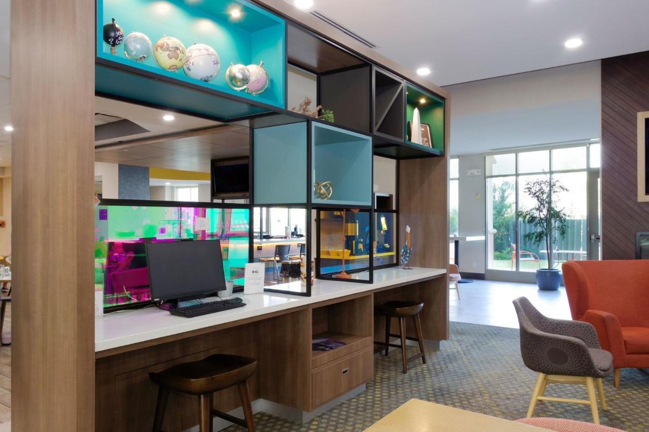 Holiday Inn & Suites Phoenix Airport By Ihg Exterior photo