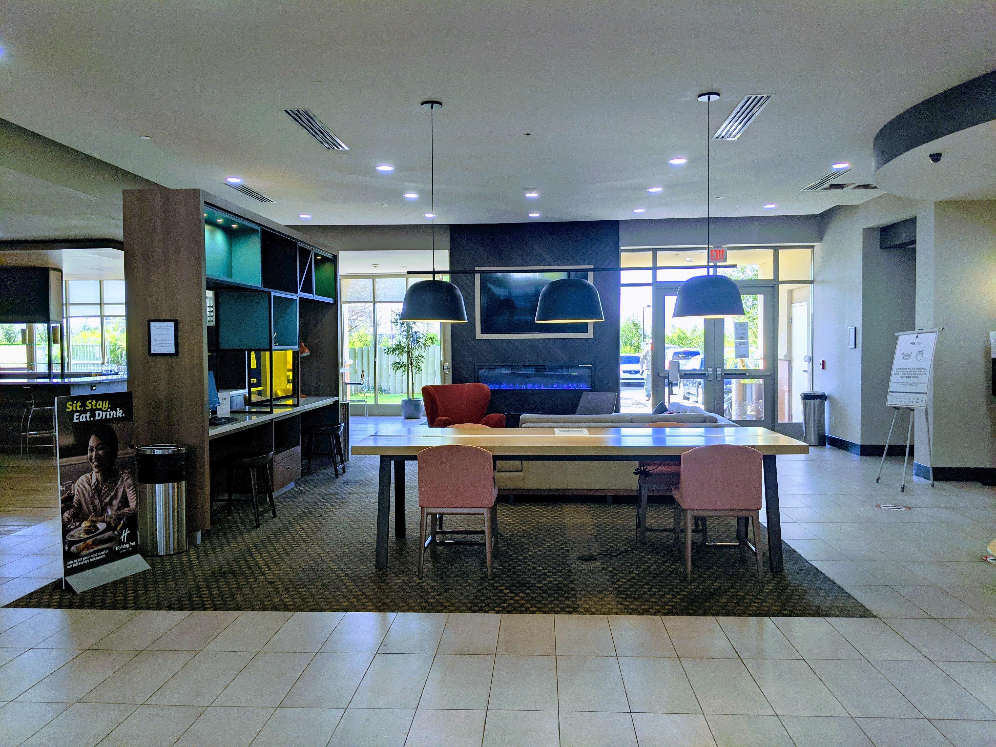 Holiday Inn & Suites Phoenix Airport By Ihg Exterior photo
