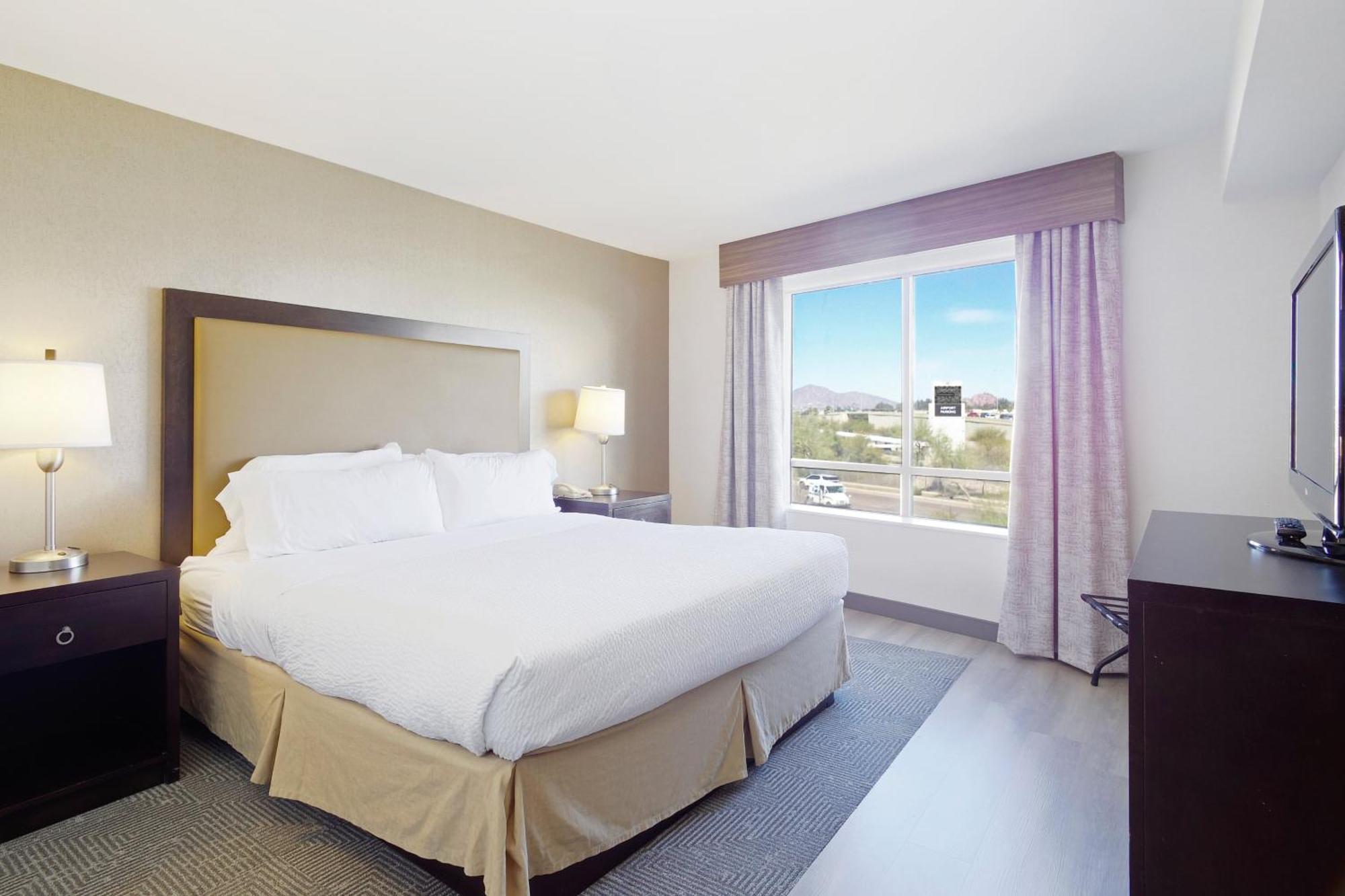 Holiday Inn & Suites Phoenix Airport By Ihg Exterior photo